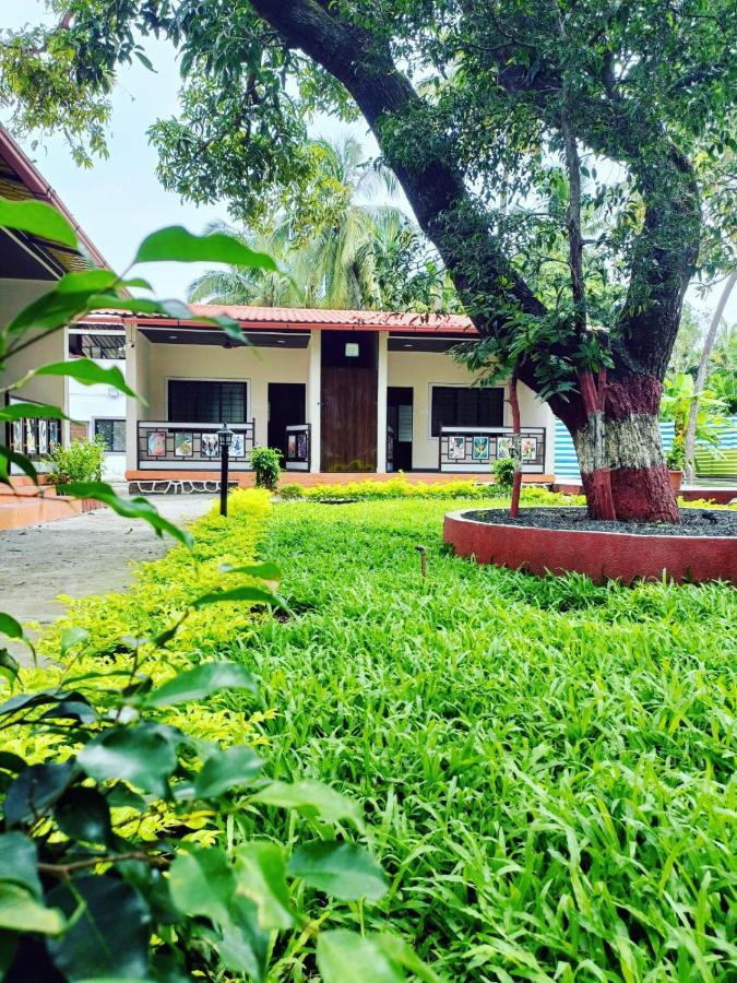 Happy Holiday Alibaug Hotel Alībāg Eksteriør billede