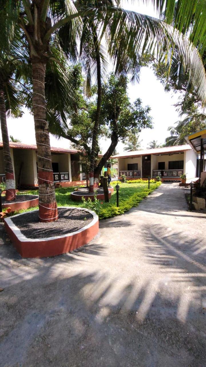 Happy Holiday Alibaug Hotel Alībāg Eksteriør billede